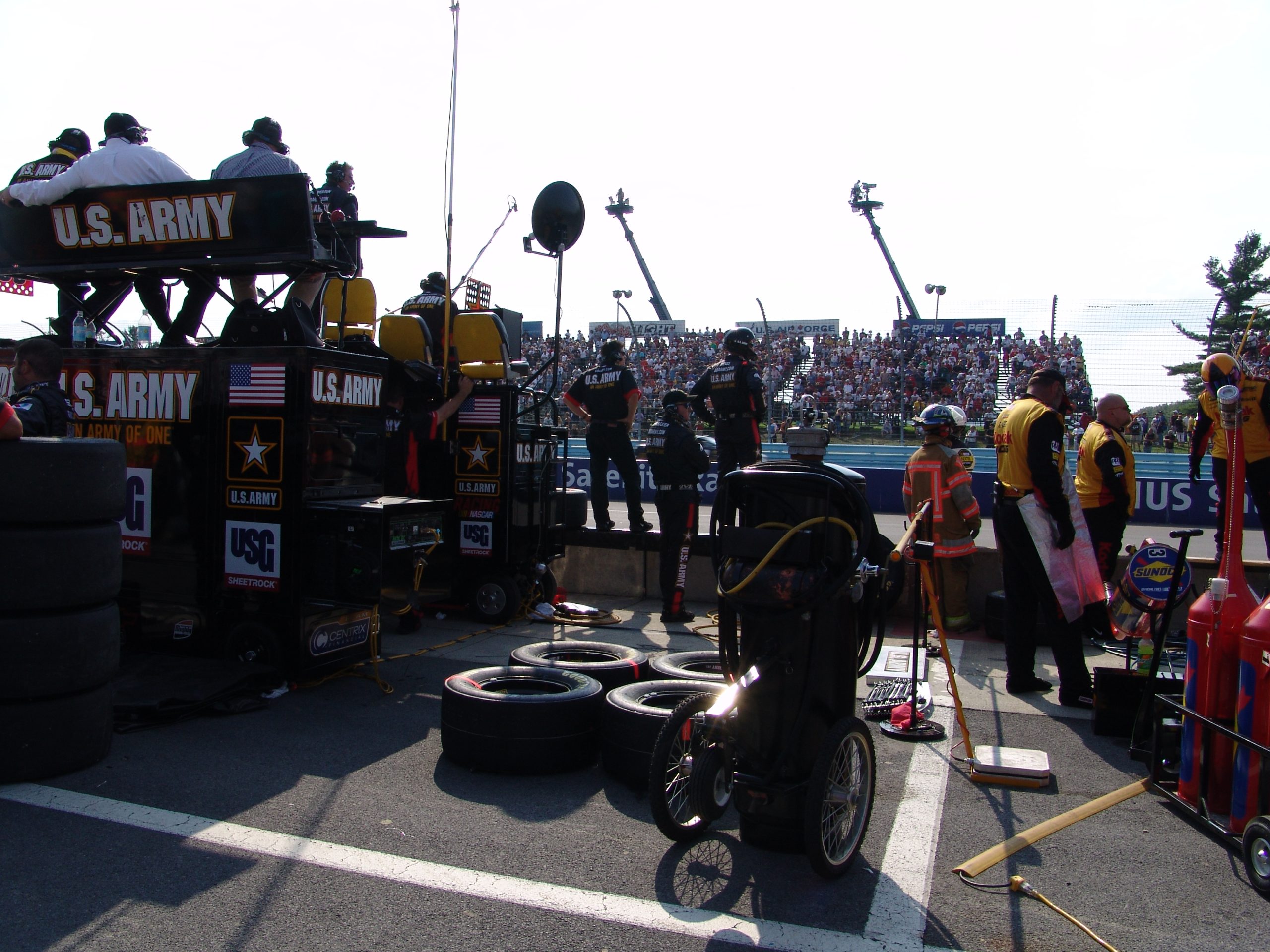2816528-06-NASCAR_2004_Watkins_Glen_-_US_Army_Pit_Area_013